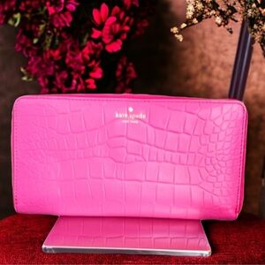 Kate Spade zip around wallet EUC